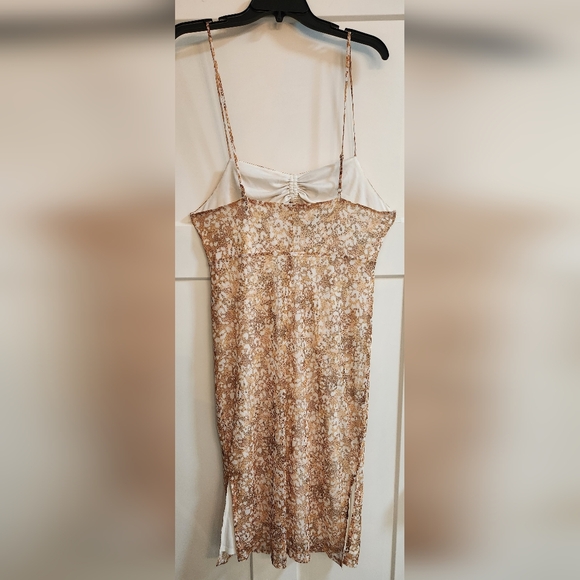 Bcbgeneration keyhole spaghetti strap dress. Size Large.  Nwt - Picture 2 of 2
